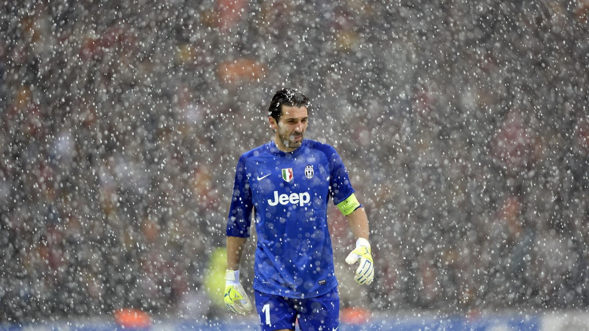 德甲：裁判争议引发热议，德甲场地